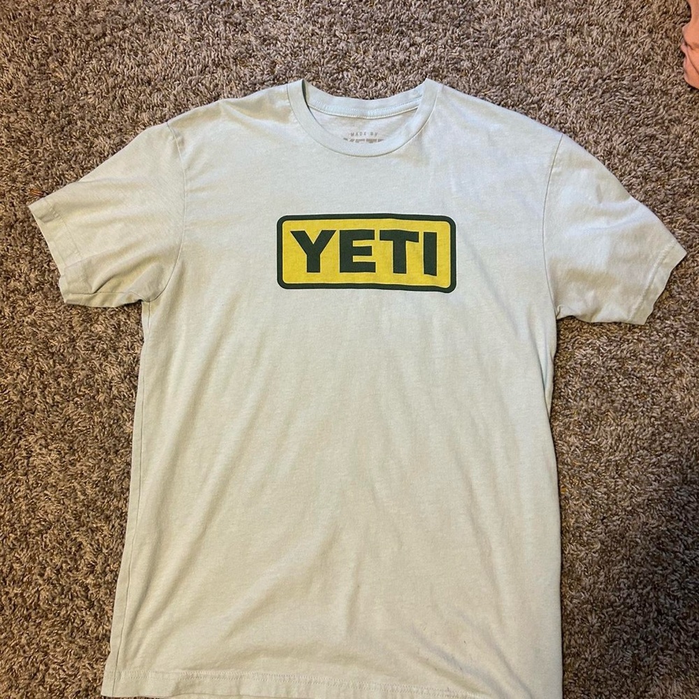 Men’s medium YETI tee shirt